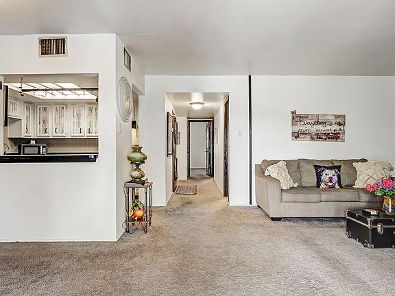 5th image of 911 Country Club Dr SE APT E