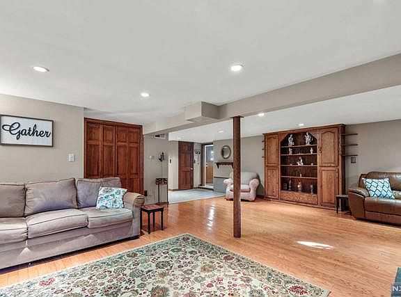 4th image of 37 Minnehaha Blvd