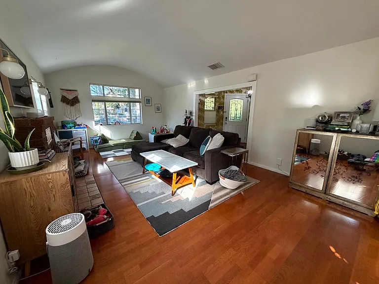 Edenhurst Ave. 3730 -Rentals — Photo 6