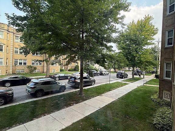 4th image of 6414-6416 N Richmond St #6418