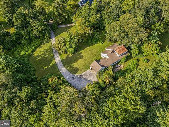 3rd image of 1103 Rose Glen Rd