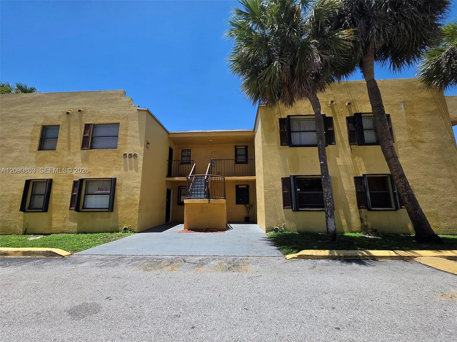 Soleil Lake Condo — Photo 1
