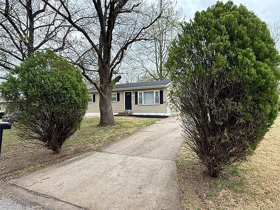 2nd image of 1418 Broadlawns Ln