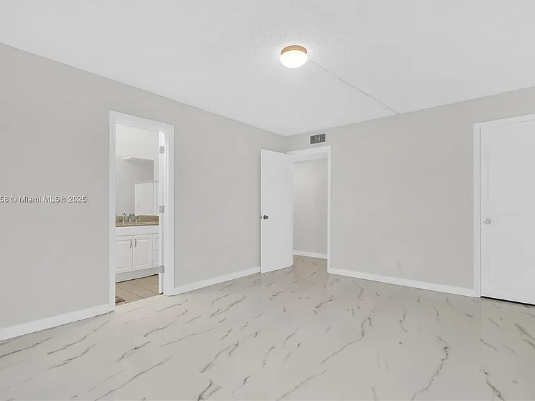 9355 SW 8th St #425 — Photo 16