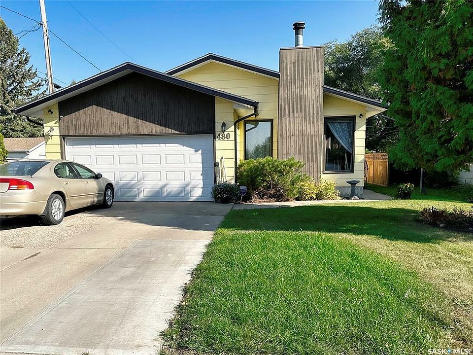 1st image of 480 10th Ave E