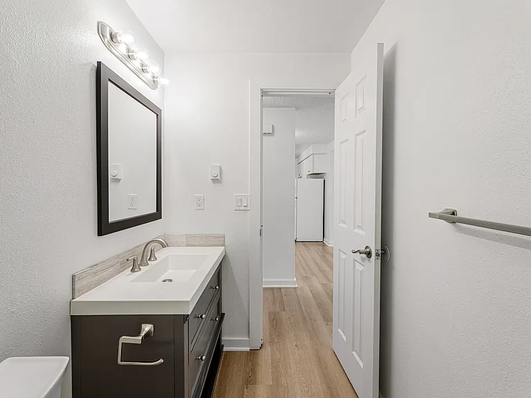 511 Avenue D #B — Photo 10