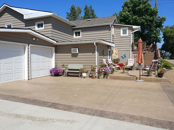5th image of 409 2nd Ave NE