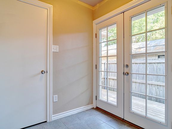 2nd image of 1210 Belle Pl