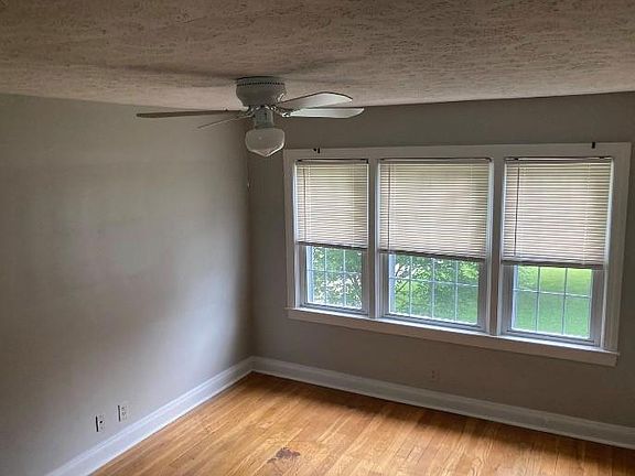 4th image of 4705 Bellevue Ave #4