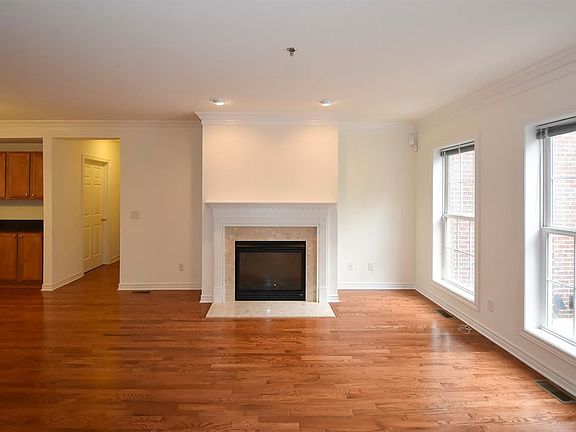 4th image of 5683 Hampshire Ln #125