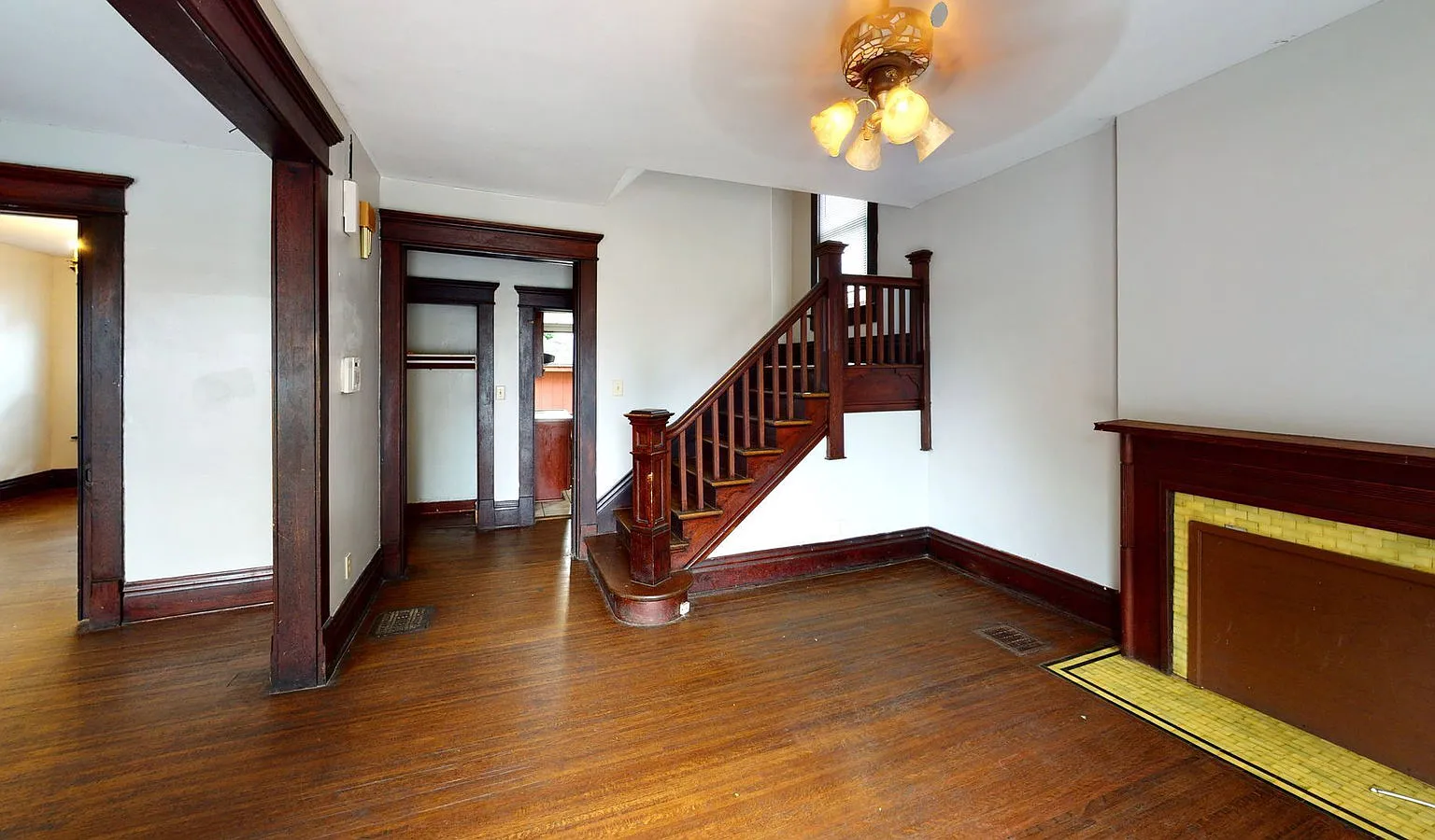 6 bed, 2.0 bath, $1,999 — Photo 2