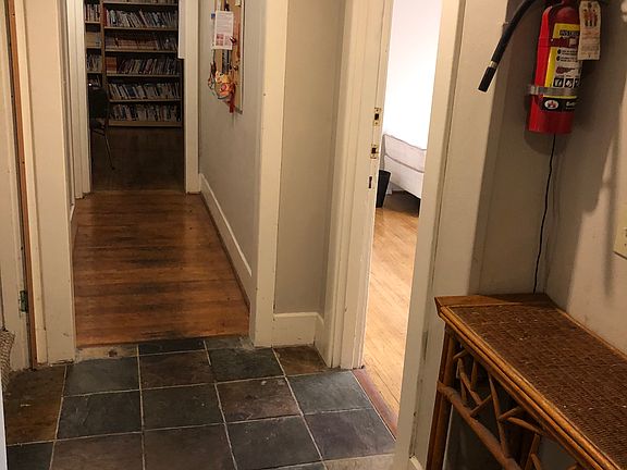 4th image of 4307 11th Ave NE #11