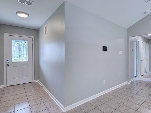 4th image of 44 Red Oak Dr