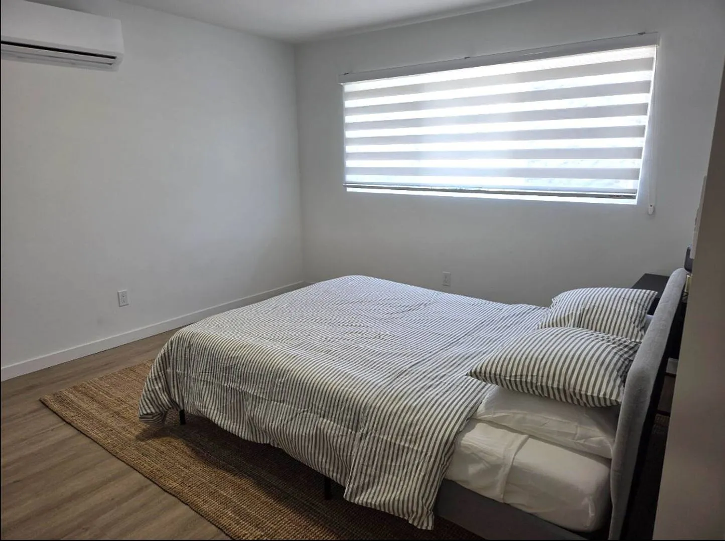 1577 N Fair Oaks — Photo 3