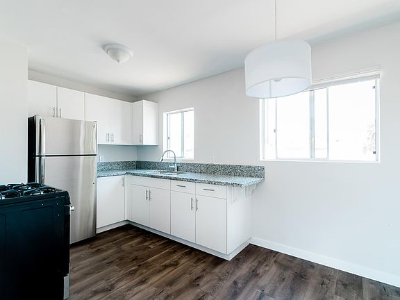 2nd image of 512 S Myers St #9