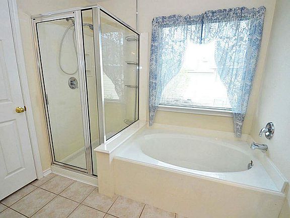 5th image of 16846 Bellmoor Ln