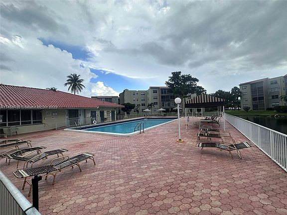 3rd image of 1830 SW Lauderdale Ave #4203
