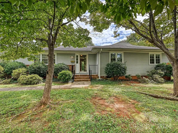2142 Regent Ct, Gastonia, NC 28054