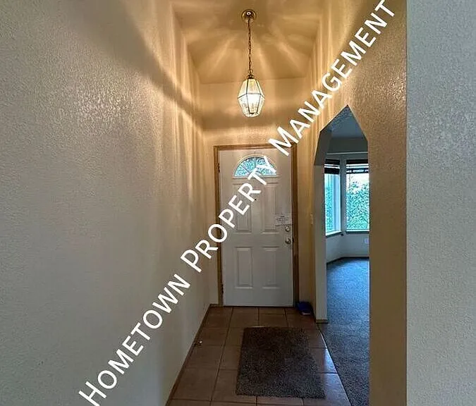 5407 Komachin Loop SE — Photo 4