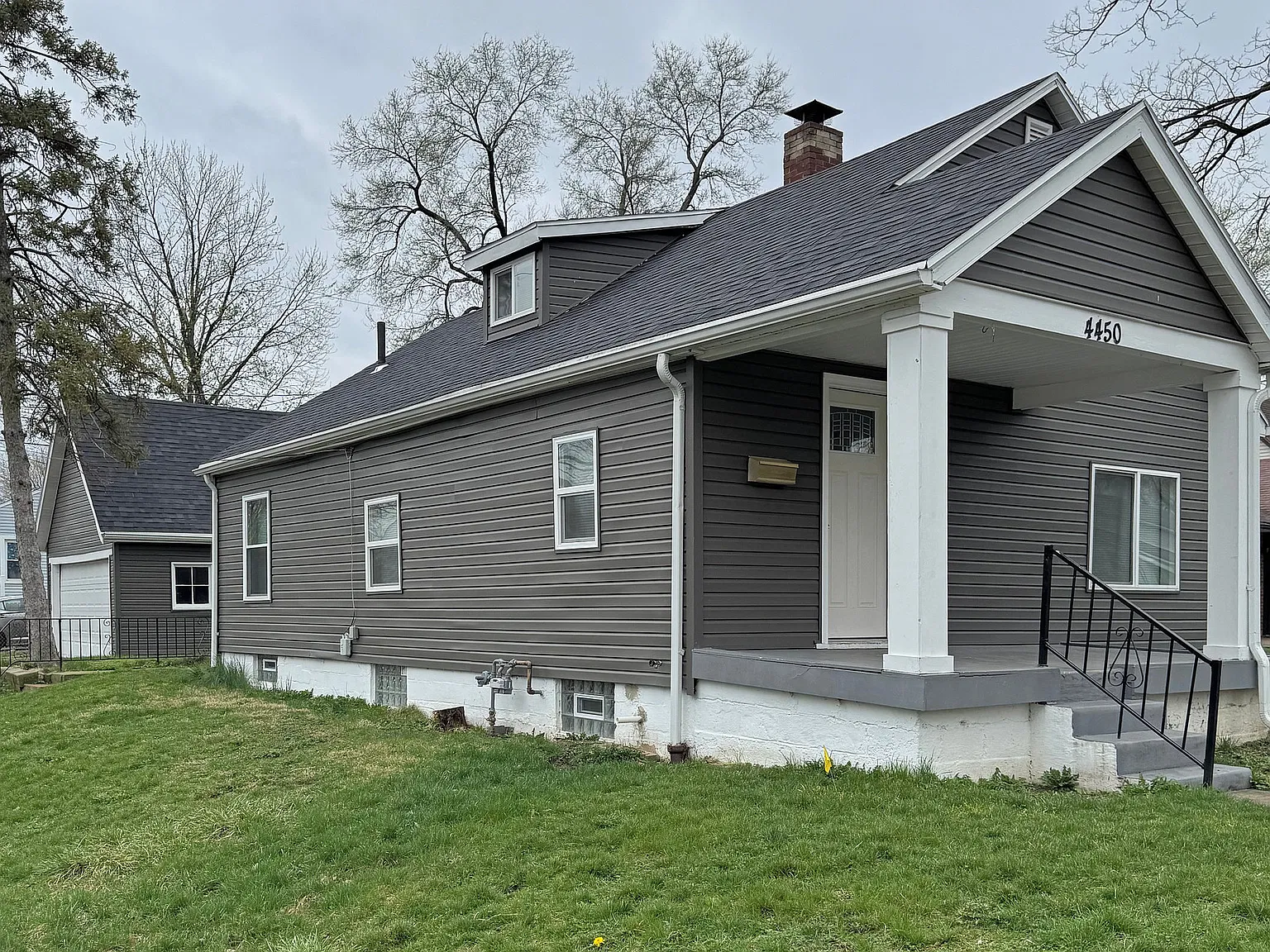 4450 Woodcliffe Ave — Photo 1