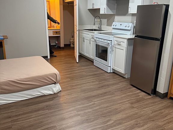 3rd image of 3020 Colony Blvd #12