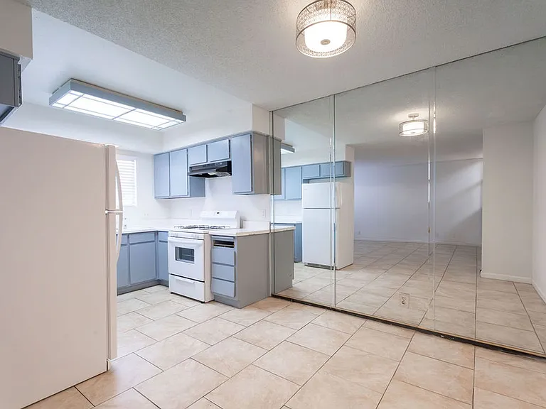 1722 E University Ave #7 — Photo 5