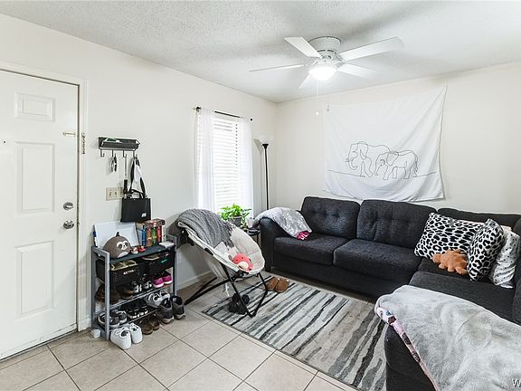 4th image of 1009 12th St #4