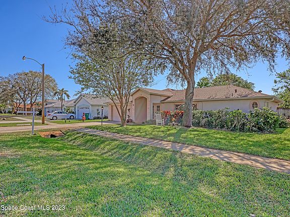 3rd image of 443 Summers Creek Dr