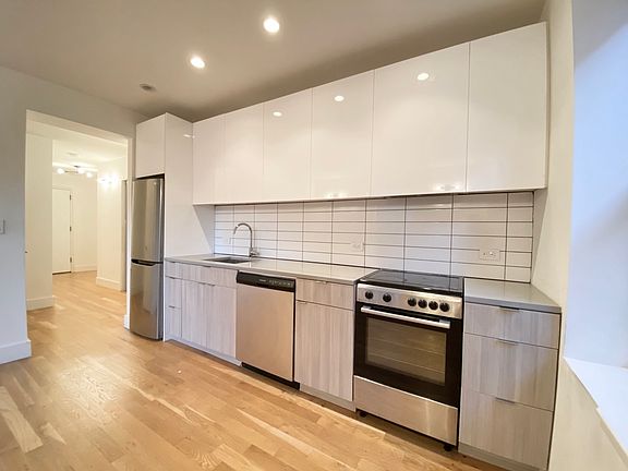 3rd image of 4300 Broadway APT 4E