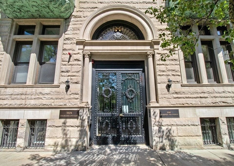 1st image of 10 Charlesgate E APT 302