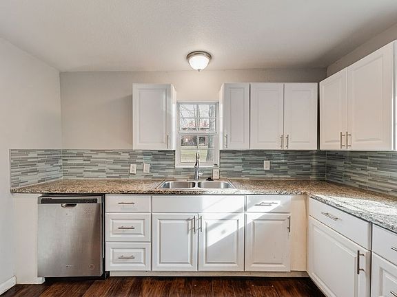 3rd image of 500 E Main St