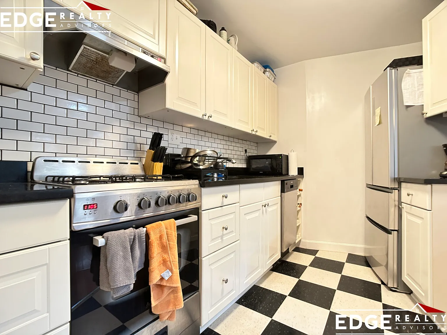 2 bed, 800 sqft, $3,200 — Photo 1