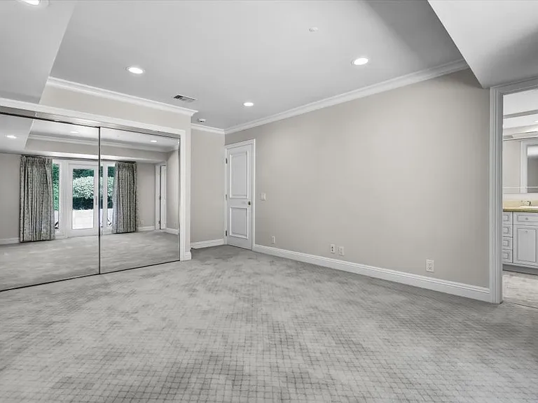 1070 Granville Dr — Photo 16