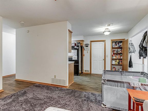 5th image of 3912 Bismarc Dr