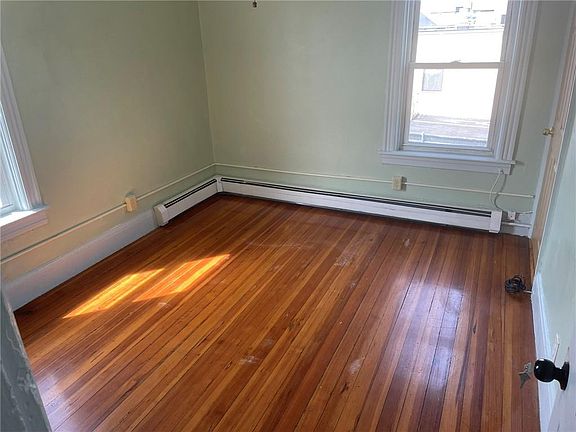 5th image of 1166-1168 N Main St