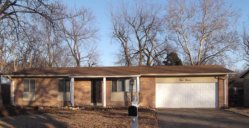 1st image of 915 Broadhead Ln