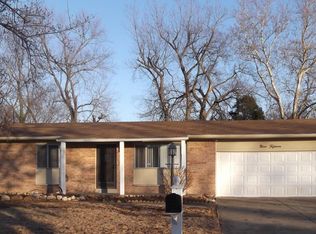 915 Broadhead Ln, Saint Louis, MO 63138