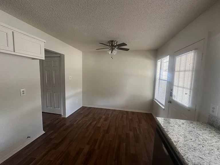 904A Cottonwood Trl — Photo 3