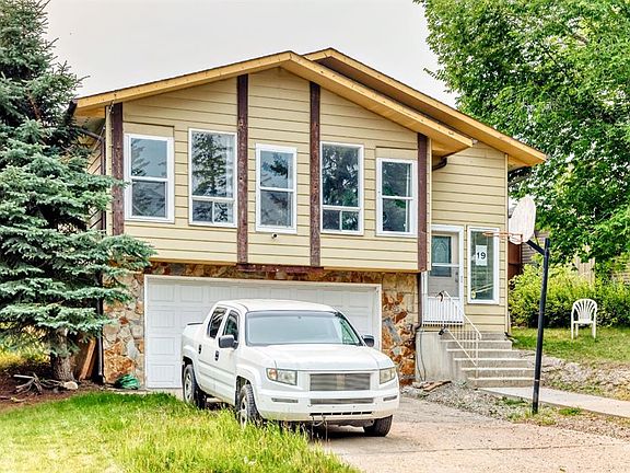 2nd image of 19 NE Berwick Cres NW