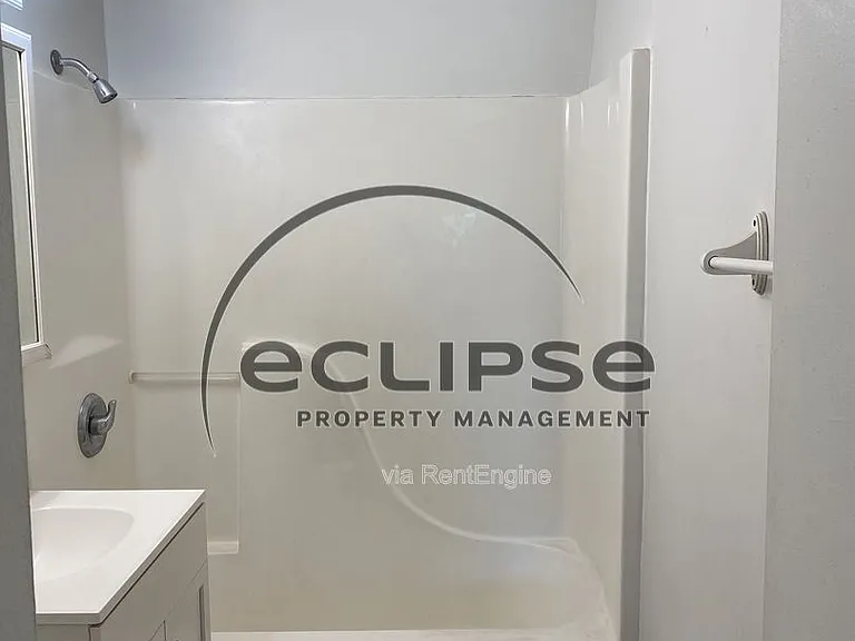 1005 Denver Ave — Photo 11