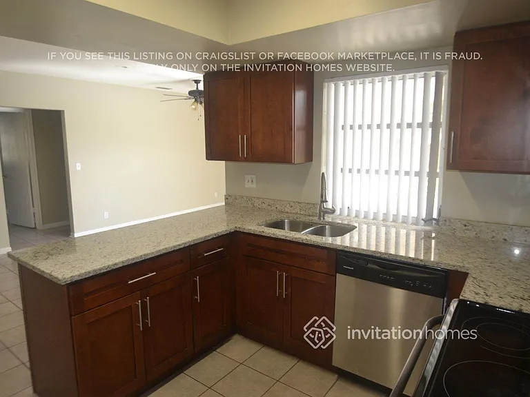 1100 SW 70th Ter — Photo 6