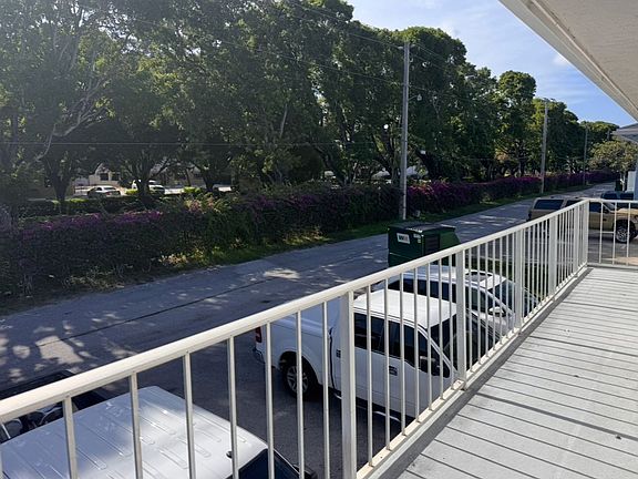 4th image of 804 W Tiffany Dr APT 4