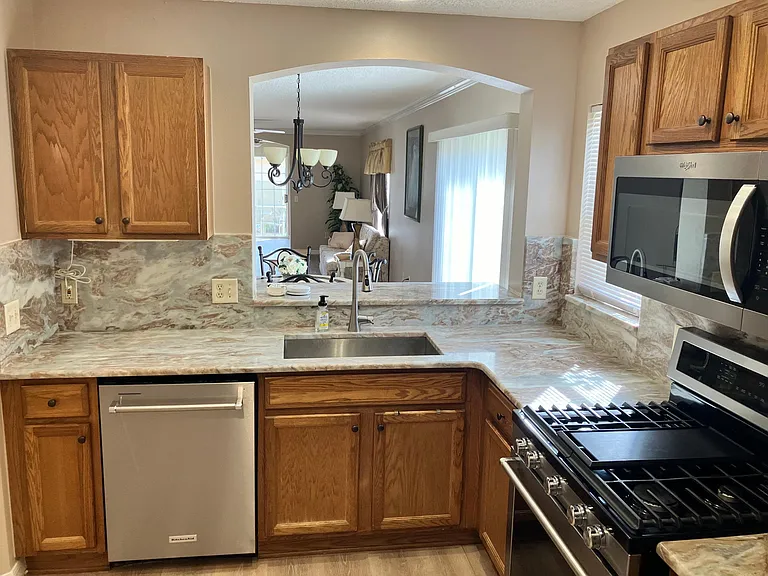 889 Lexington Ln — Photo 26