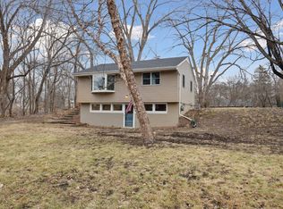 5733 Glen Moor Cir, Minnetonka, MN 55345