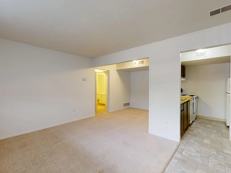 Country Meadow Apartments — Photo 31