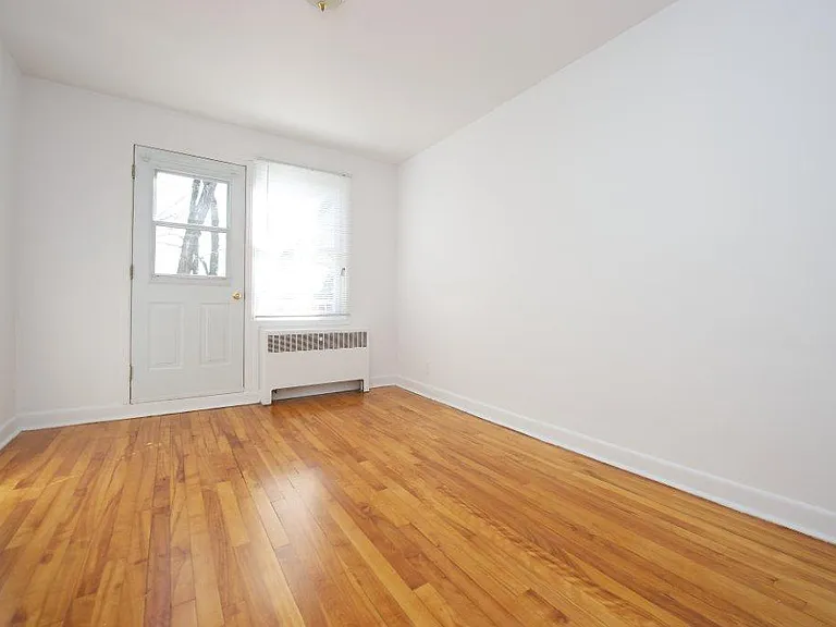 358 McArthur Ave — Photo 16