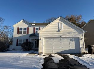 348 Greenview Dr, Crystal Lake, IL