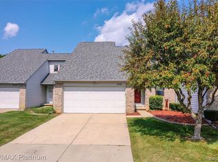 5461 Country Club Ln, Grand Blanc, MI 48439