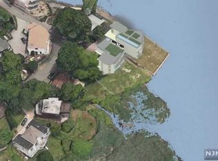 1 Shore Rd, Edgewater, NJ 07020