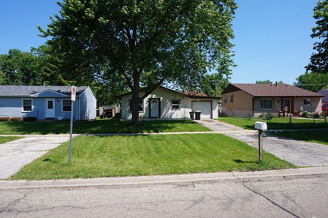 1st image of 713 W Forest Ave